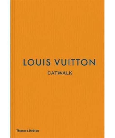 boeken louis vuitton|louis vuitton hardcovers.